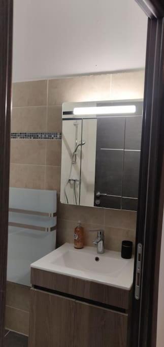 Appartement Confort Equipe Au Coeur De เบซิเยร์ ภายนอก รูปภาพ