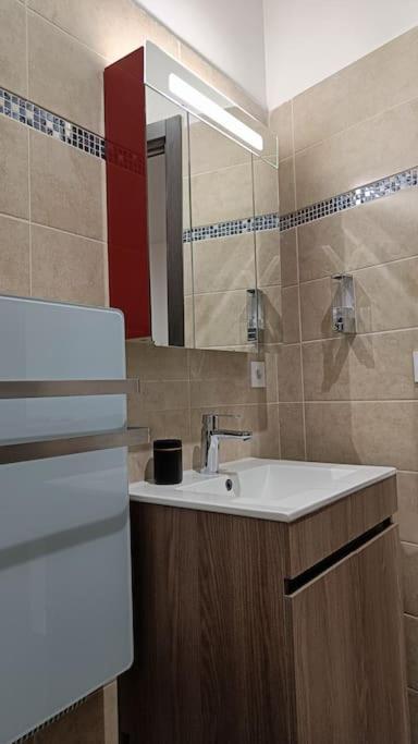 Appartement Confort Equipe Au Coeur De เบซิเยร์ ภายนอก รูปภาพ