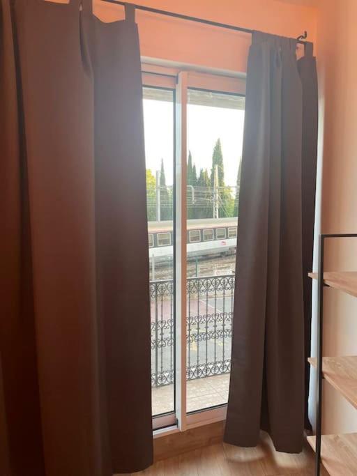 Appartement Confort Equipe Au Coeur De เบซิเยร์ ภายนอก รูปภาพ