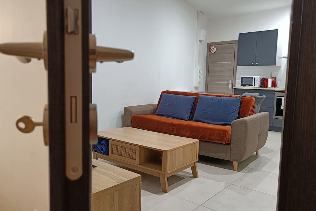 Appartement Confort Equipe Au Coeur De เบซิเยร์ ภายนอก รูปภาพ
