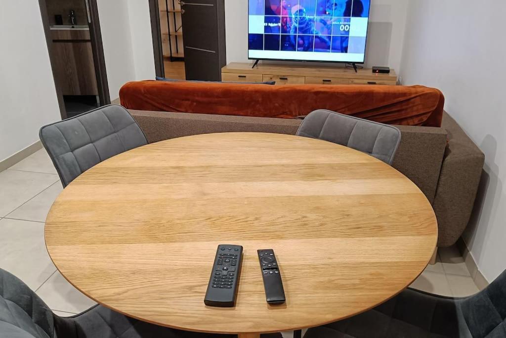 Appartement Confort Equipe Au Coeur De เบซิเยร์ ภายนอก รูปภาพ